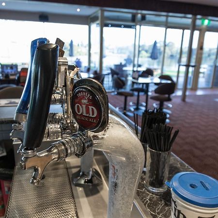 Moruya Waterfront Hotel Motel Exterior photo