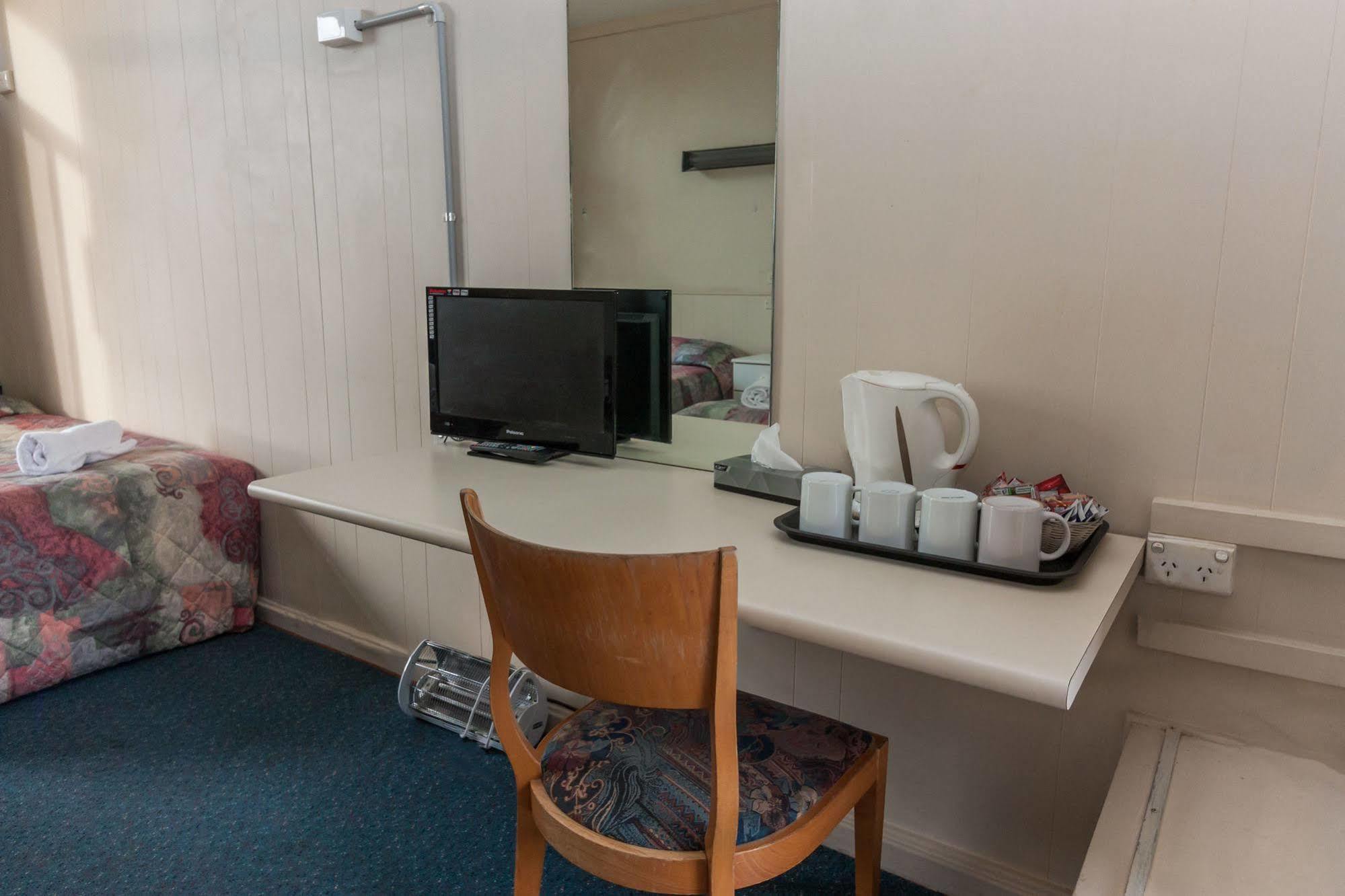 Moruya Waterfront Hotel Motel Exterior photo
