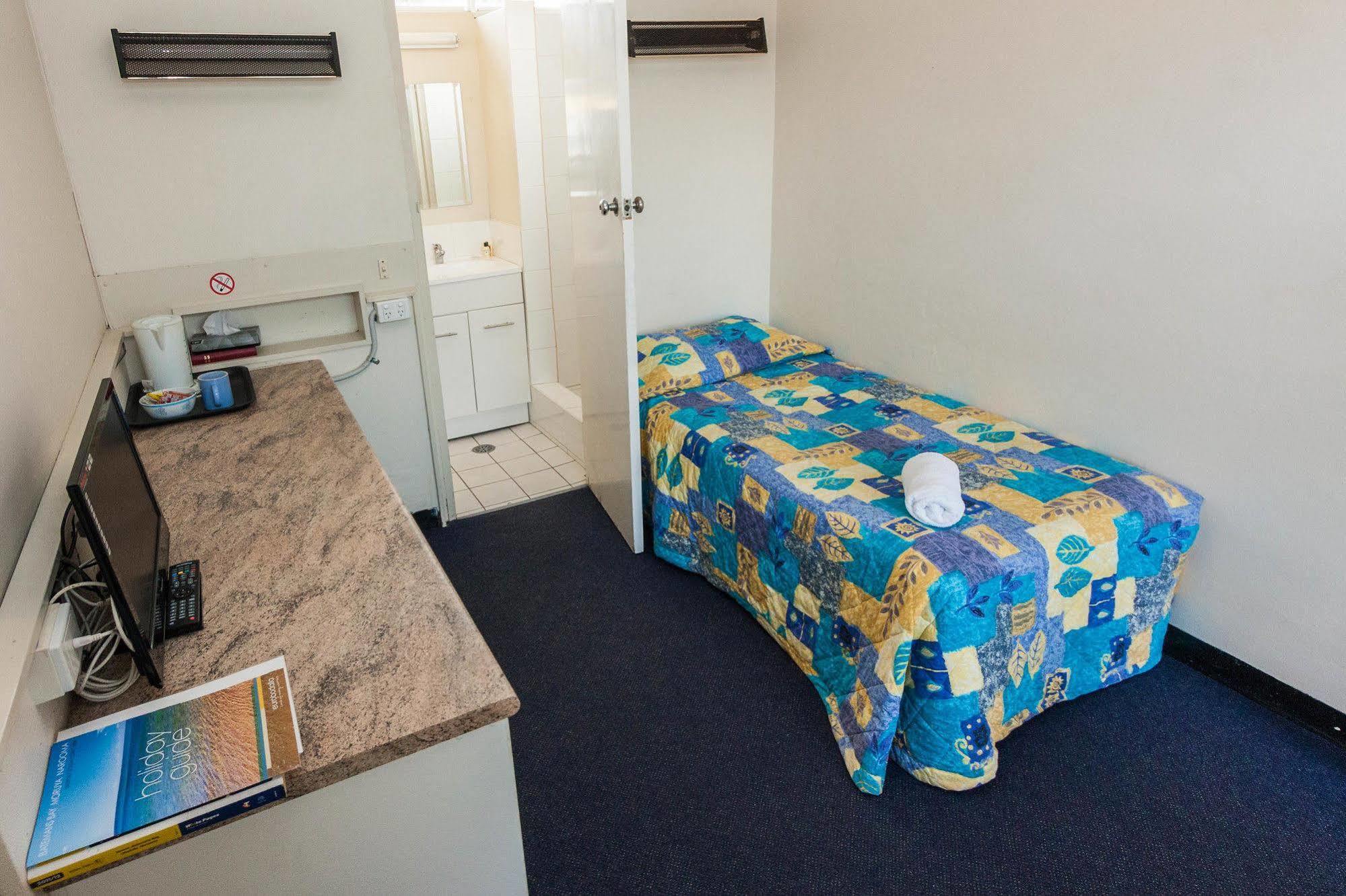 Moruya Waterfront Hotel Motel Exterior photo