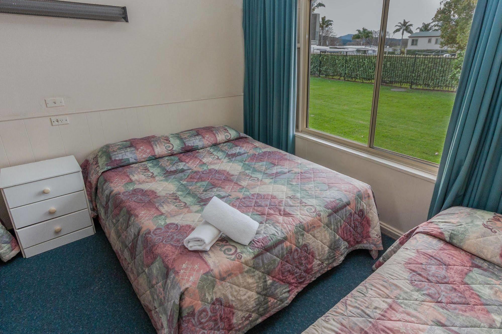 Moruya Waterfront Hotel Motel Exterior photo
