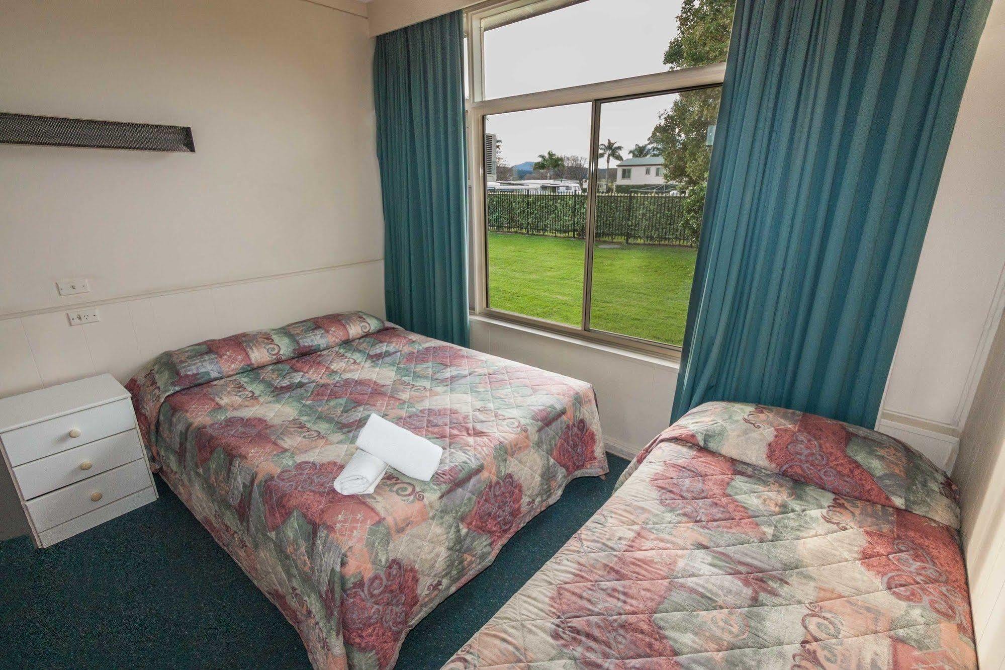 Moruya Waterfront Hotel Motel Exterior photo
