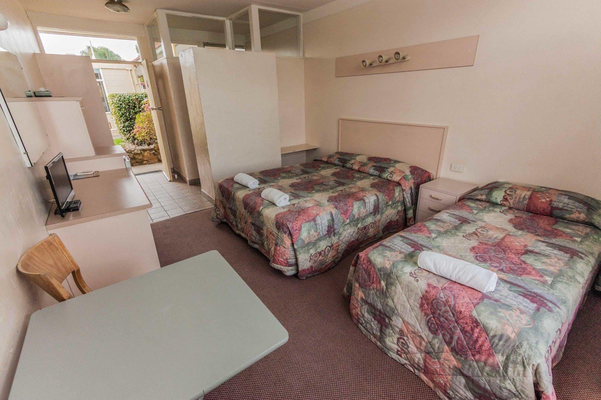 Moruya Waterfront Hotel Motel Exterior photo