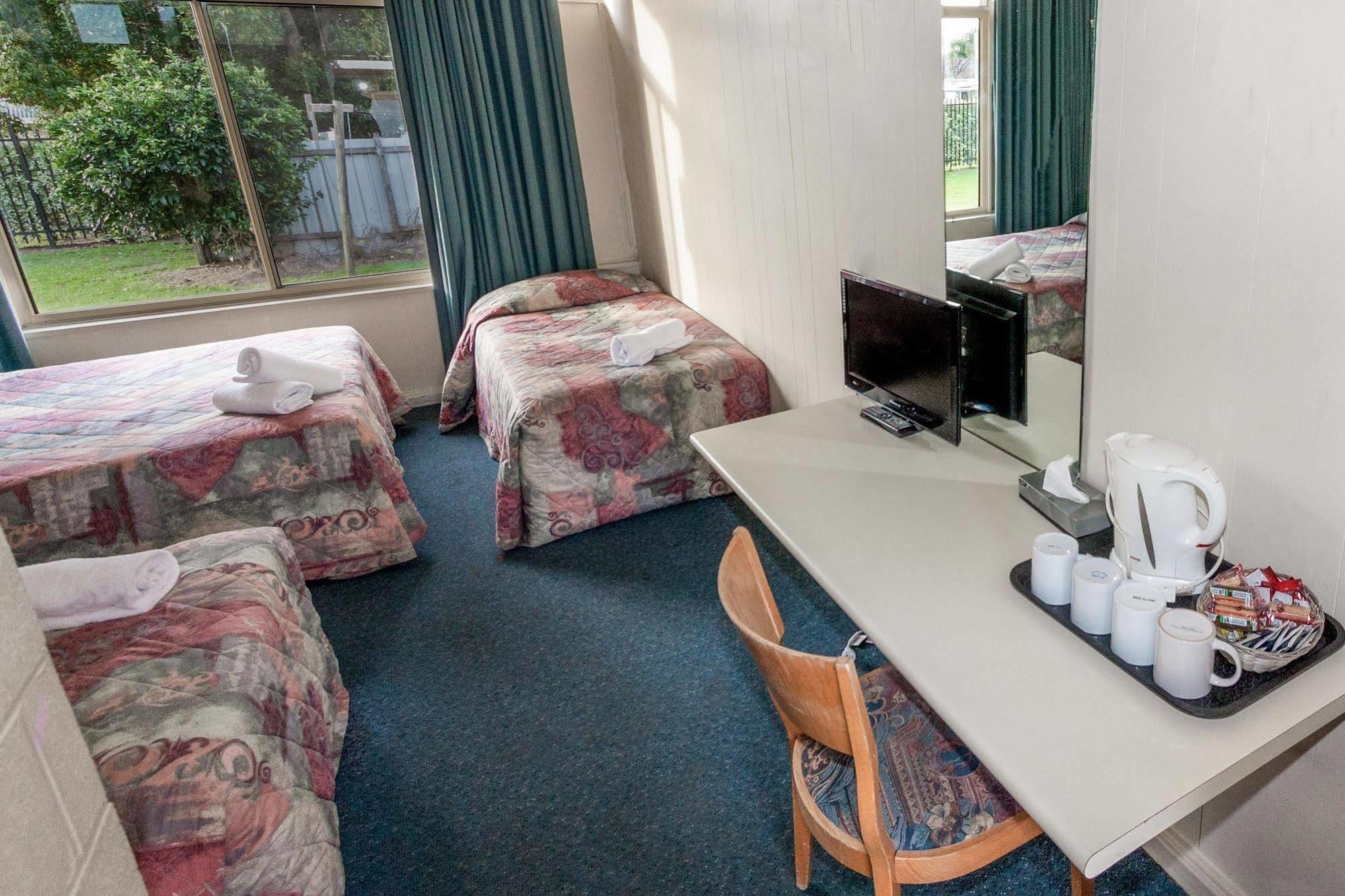 Moruya Waterfront Hotel Motel Exterior photo