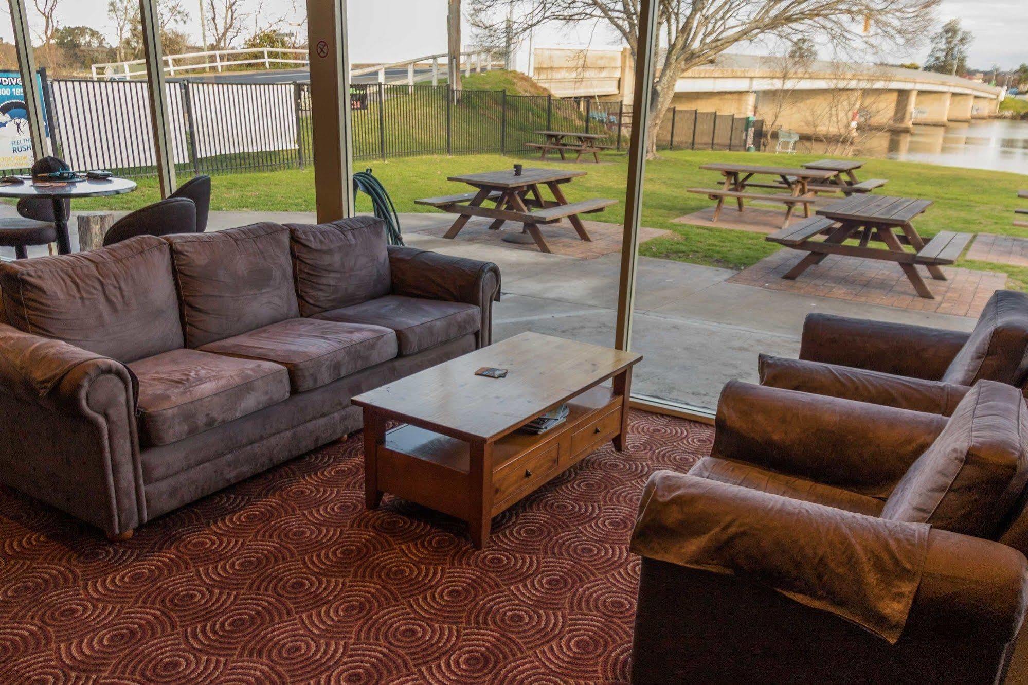 Moruya Waterfront Hotel Motel Exterior photo