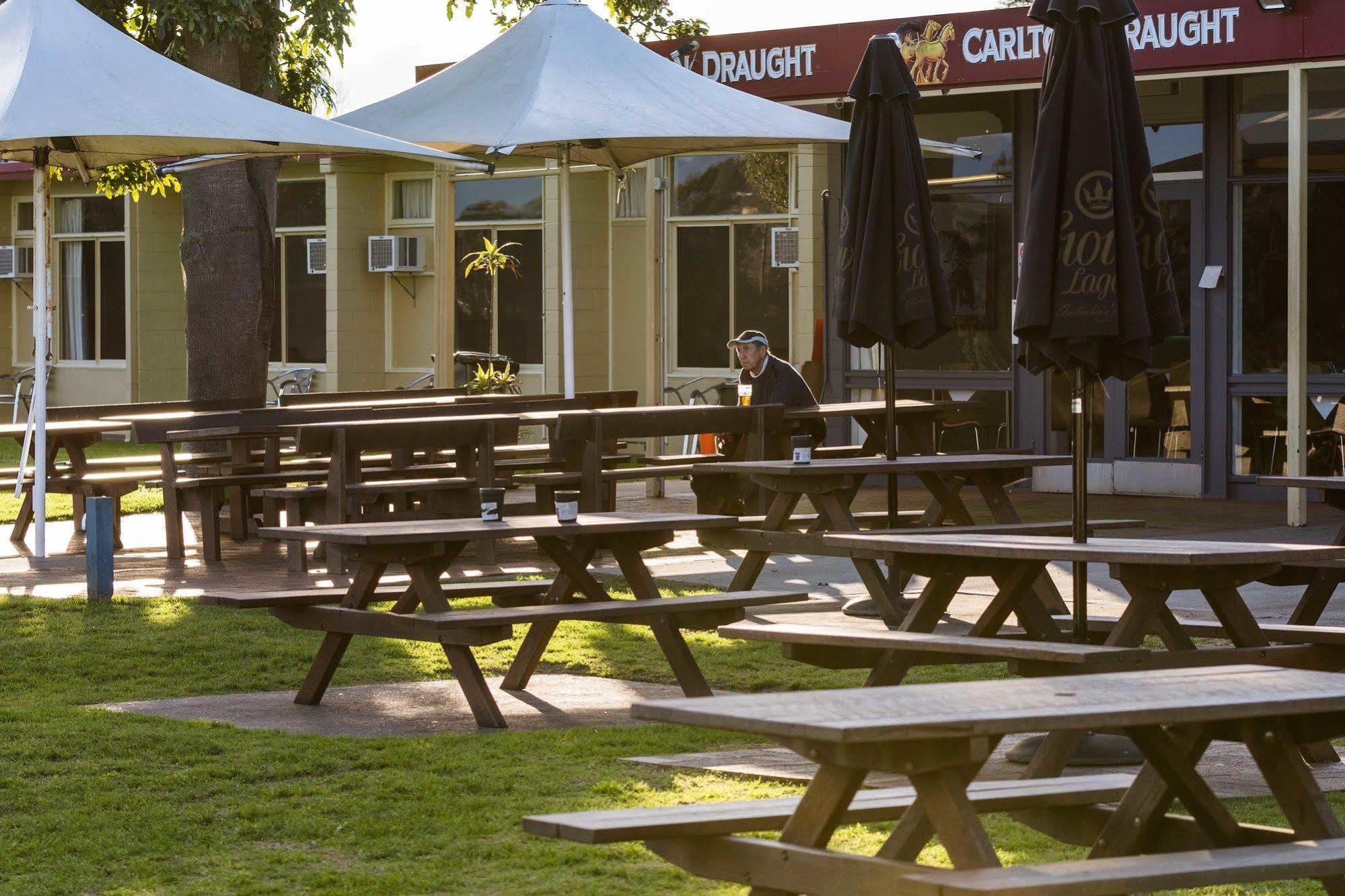Moruya Waterfront Hotel Motel Exterior photo